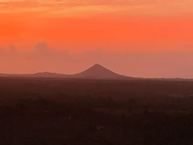 Mt Pinbarren landscape photograph from the Mt Pinbarren Nature Retreat gallery; gallery image 0840.
