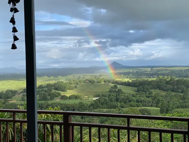 Mt Pinbarren landscape photograph from the Mt Pinbarren Nature Retreat gallery; gallery image house Rainbow view.